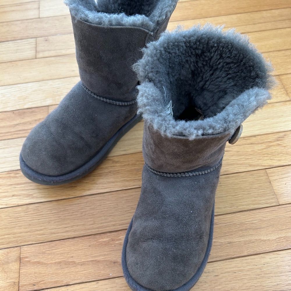 Ugg Bailey Button Short Boot
